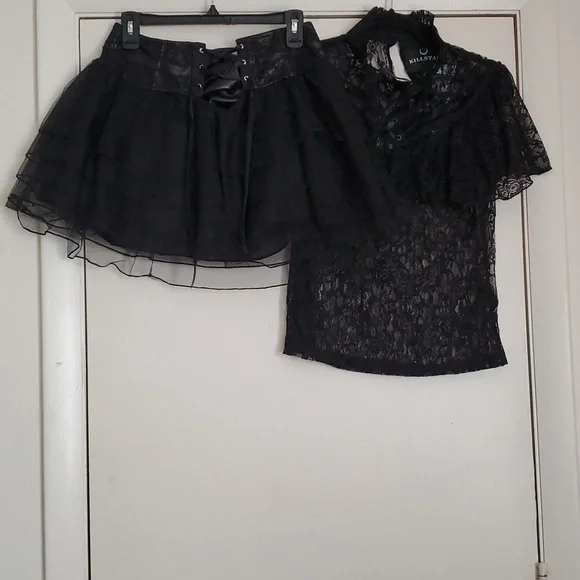 Hot Topic's Black Faux Leather & Lace Tutu - Picture 9 of 14